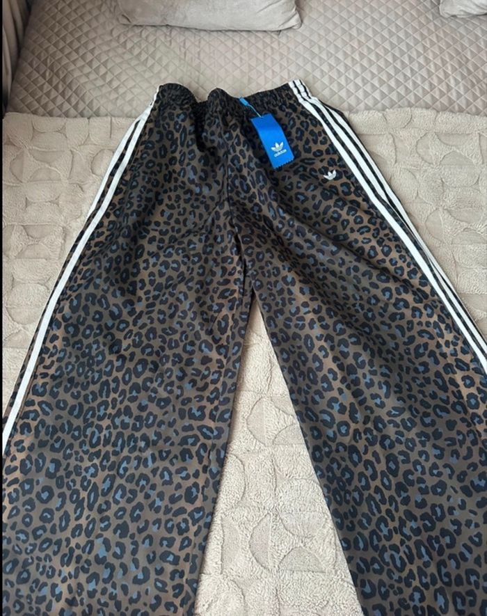 Pantalon Adidas léopard - photo numéro 2