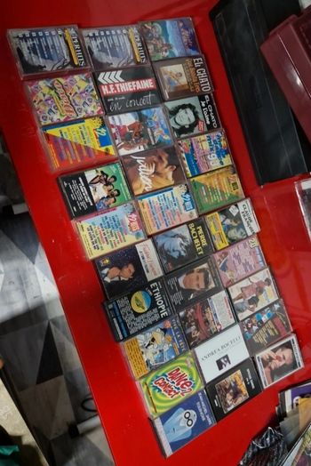 Lot de 30 cassettes audio variétés française et internationale