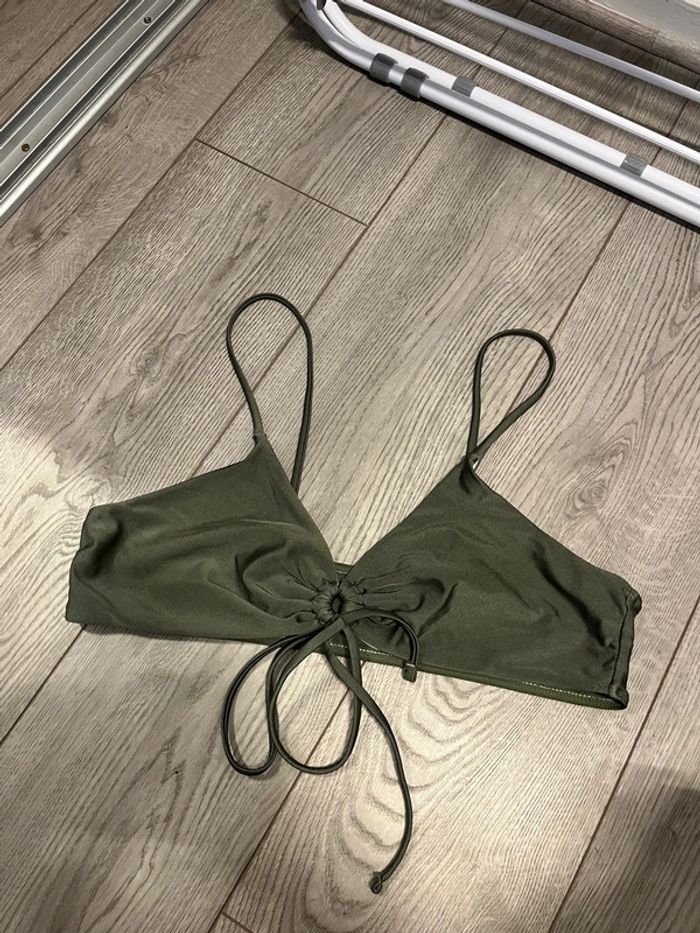 haut de maillot de bain kaki