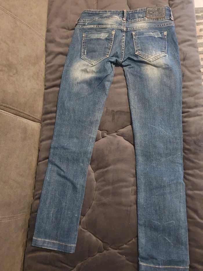 Jeans bershka T.32 - photo numéro 2