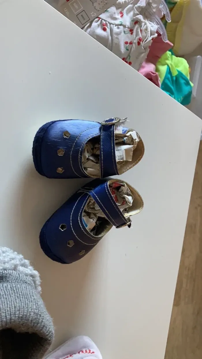 Lot de chaussures et chaussons - photo numéro 3