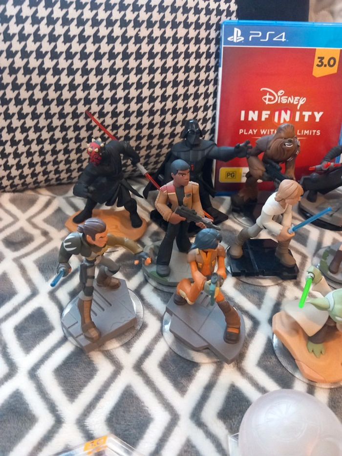 Lot de figurine infinity star wars plus le socle et le jeu sur ps4 - photo numéro 2