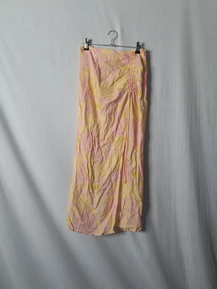 Jolie jupe tie and die