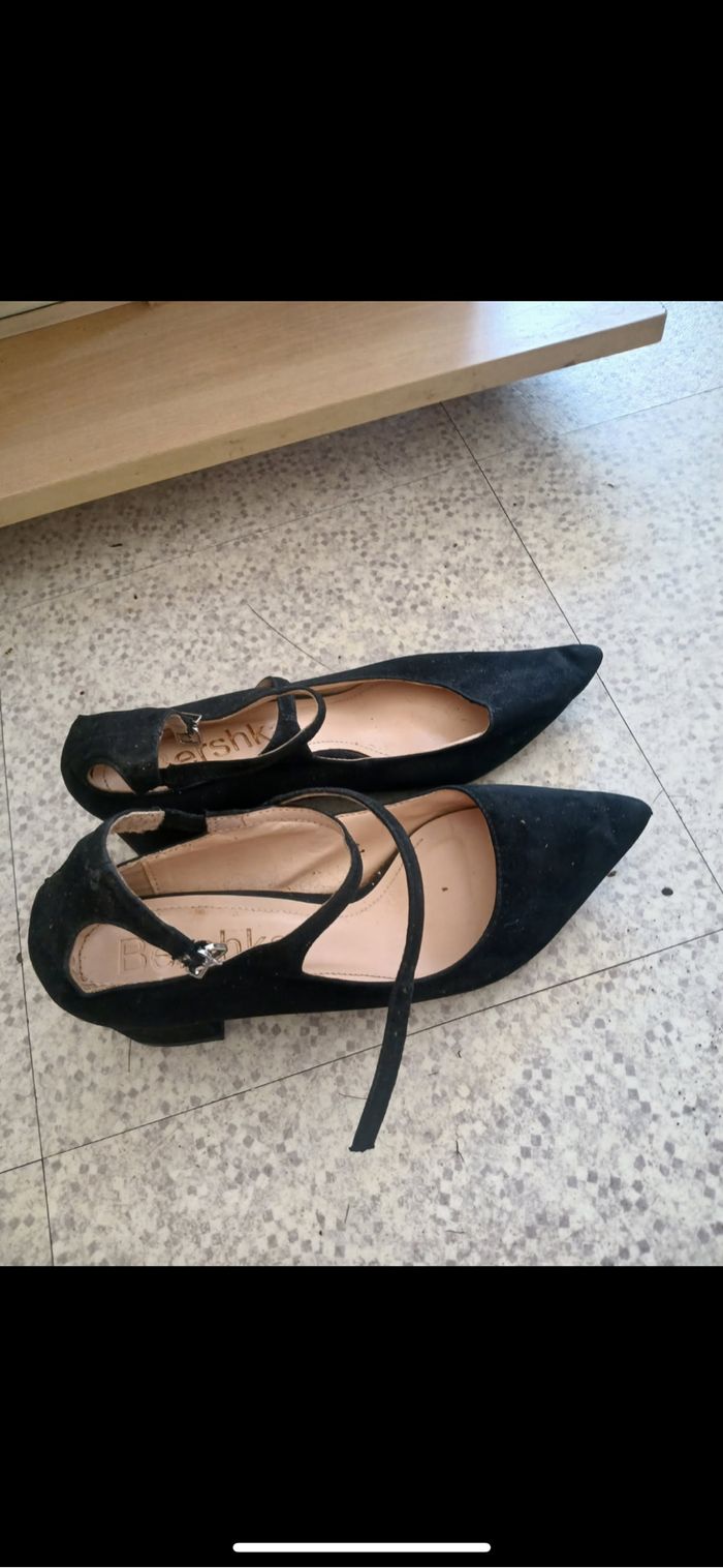 Chaussures noires usées