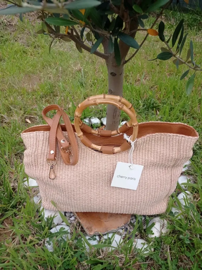 Magnifique sac en raphia tricoté laine beige garni cuir de vachette Cherry Paris