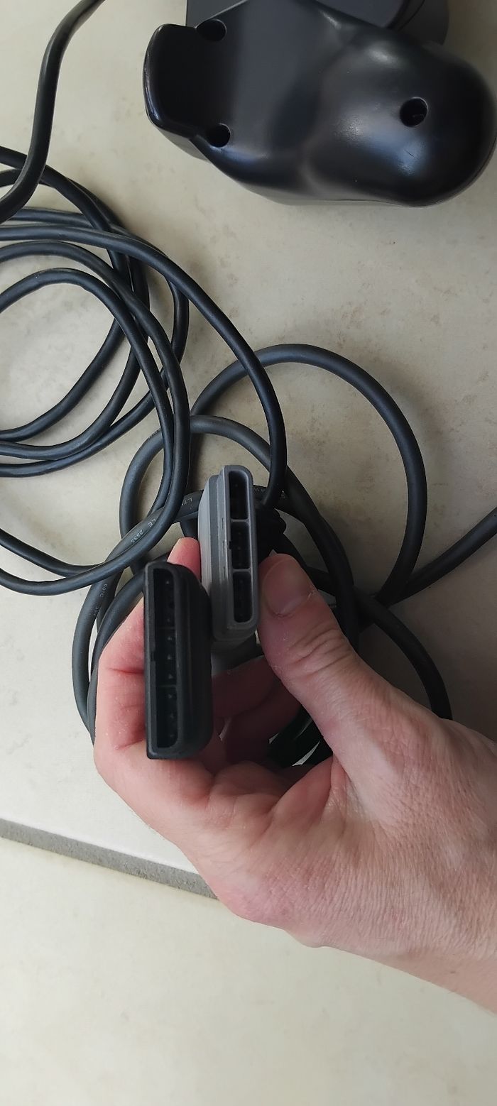 Lot 2 manettes PS1 - photo numéro 4