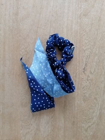 Chouchou bleu marine à pois neuf