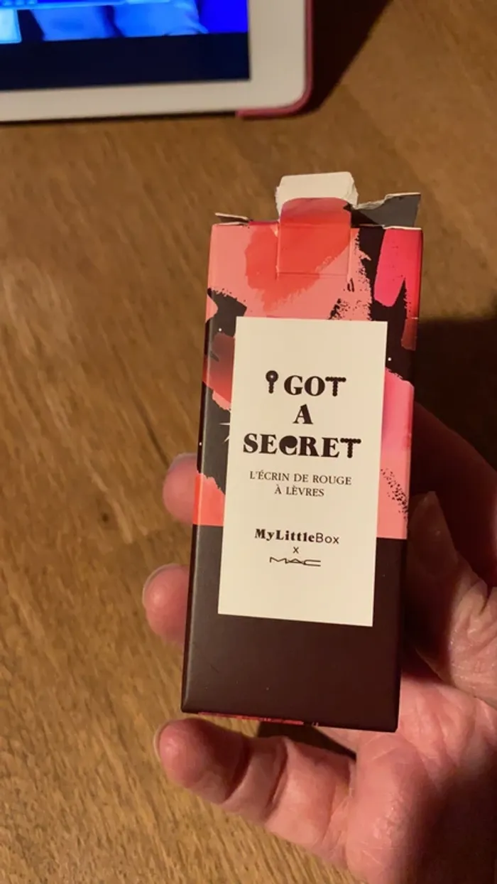 Lot sac de soirée et étui rouge à lèvres MAC - photo numéro 3