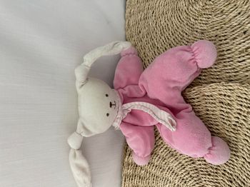 Doudou lapin Patachou rose écharpe rayé Corolle