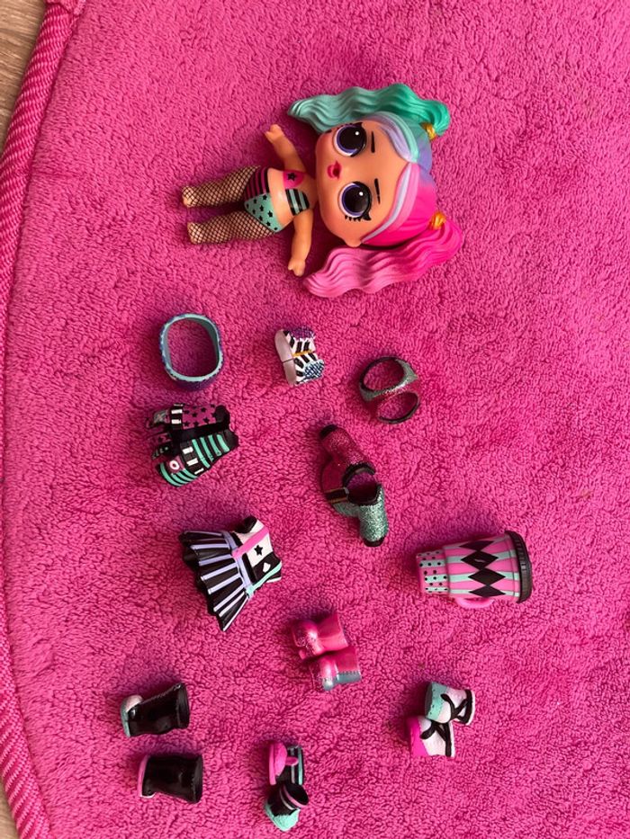 Poupée lol avec accessoires