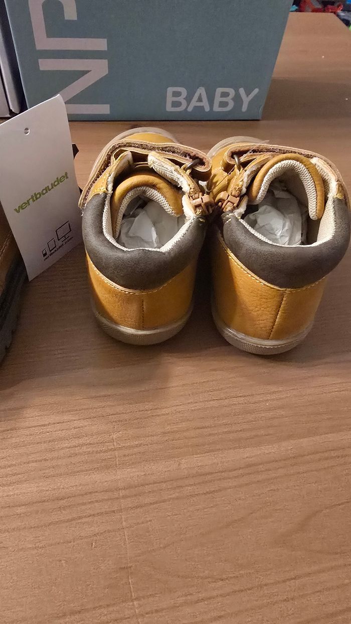 NEUVES !NON PORTÉES 🏷🏷deux paires de bottines pointure 21 et 22 garçon 👌🥰💙 - photo numéro 9