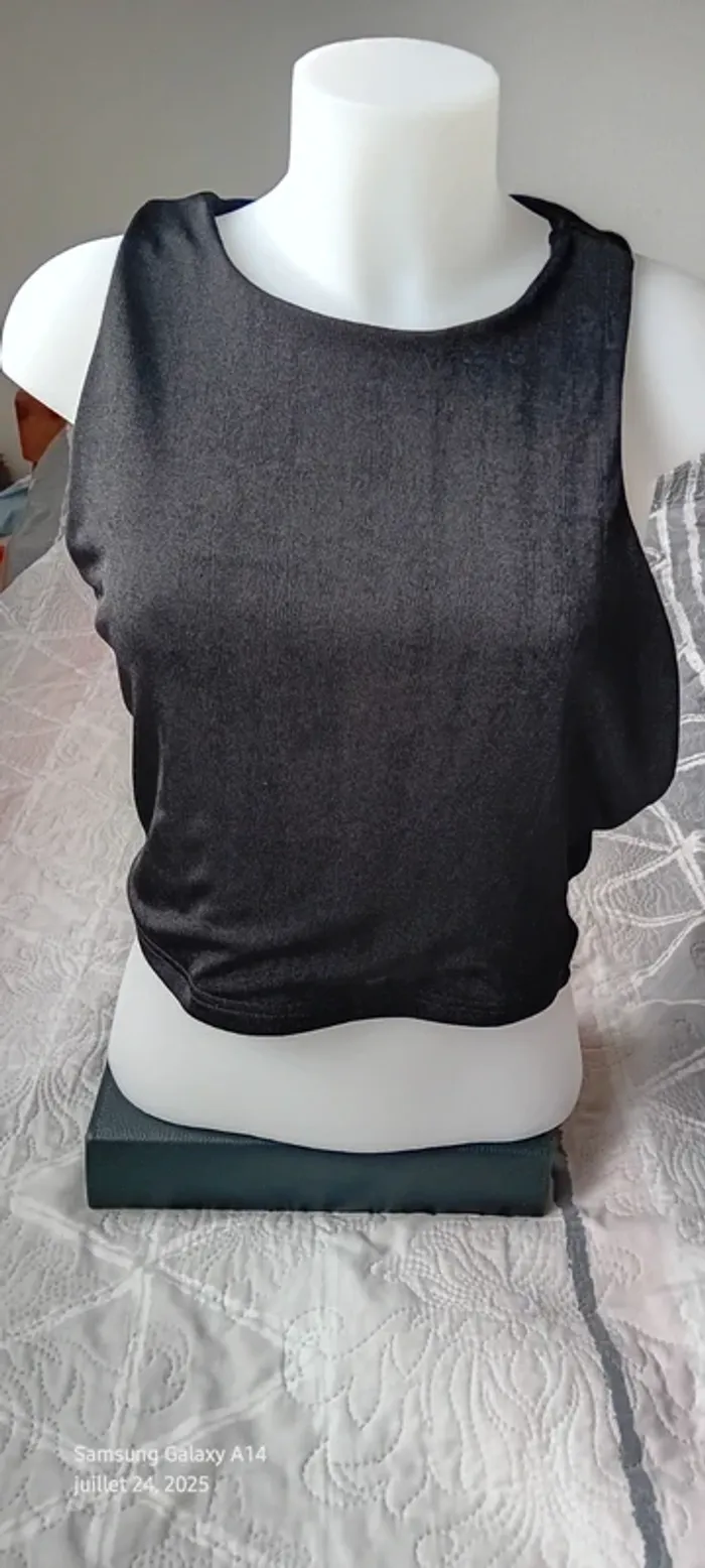 Haut débardeur court noir satiné dos ouvert femme 38/40 shein - photo numéro 2