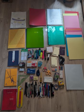 Lot fournitures scolaires