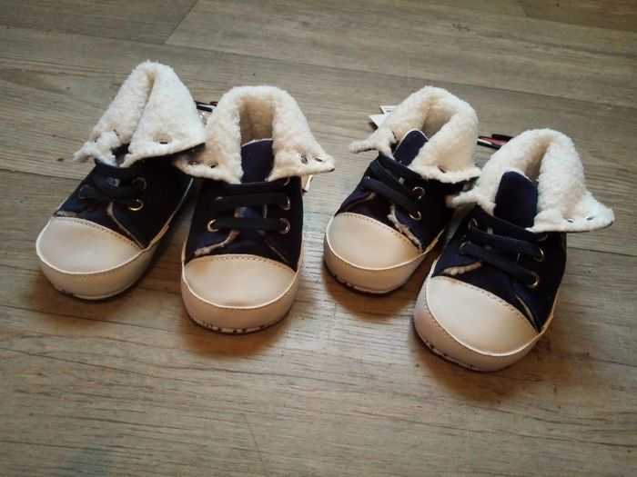 Lot de 2 paires de baskets fourrées 6 12 mois