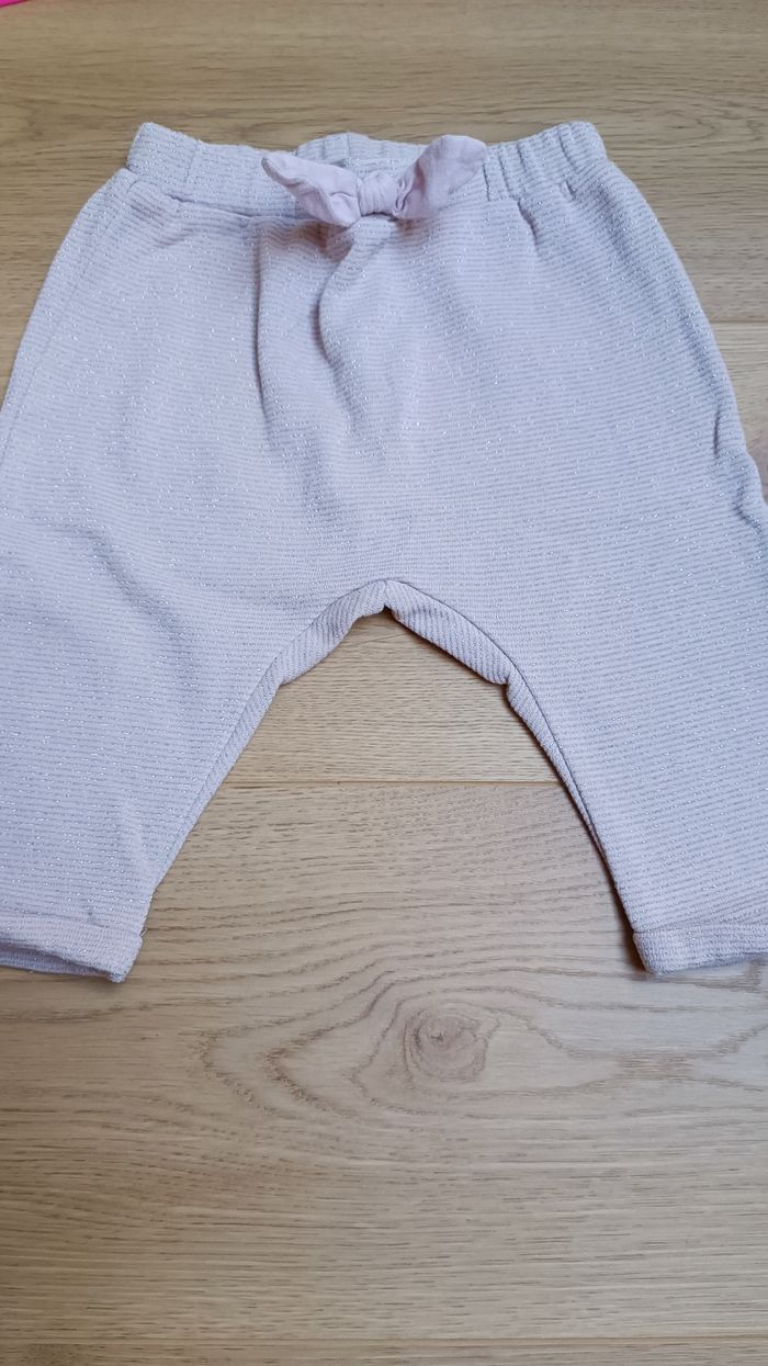 Lot 2 joggings 12 mois - photo numéro 2