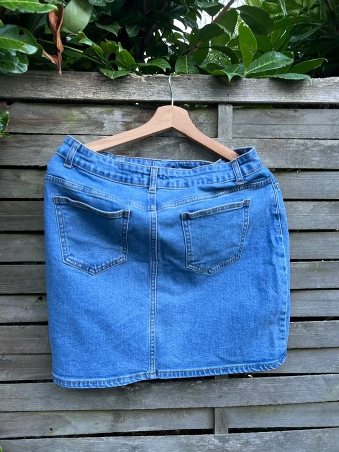 Jupe Kiabi bleu jean – Taille 40 très bon état - photo numéro 3