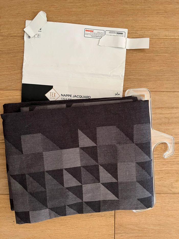 Nappe neuve avec étiquette noir/ gris tex 170cmx300 - photo numéro 2