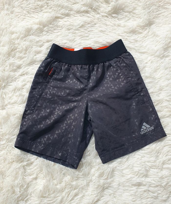 Short de sport taille 7/8ans