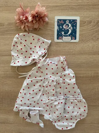 Joli ensemble blanc avec coccinelles Jacadi 3 mois TBE