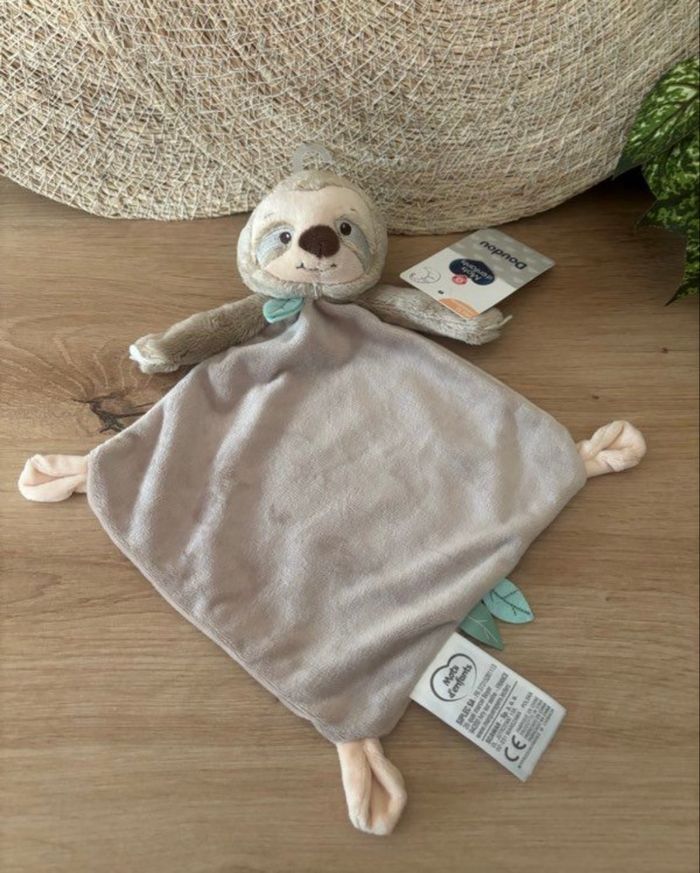 Neuf doudou plat paresseux beige gris mots d enfants - photo numéro 2