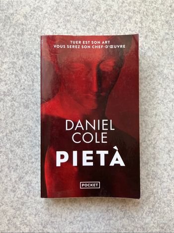 Pietà ~ Daniel Cole (2€)