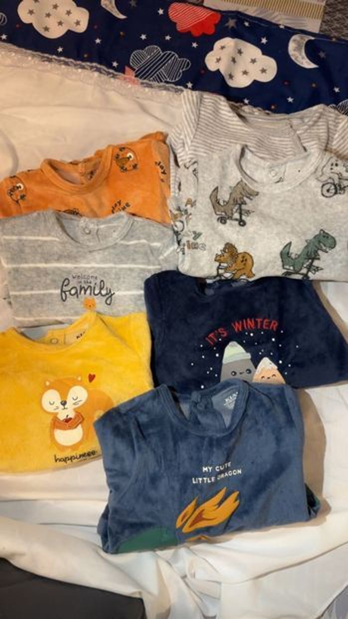 Lot pyjama + bodies 1 mois