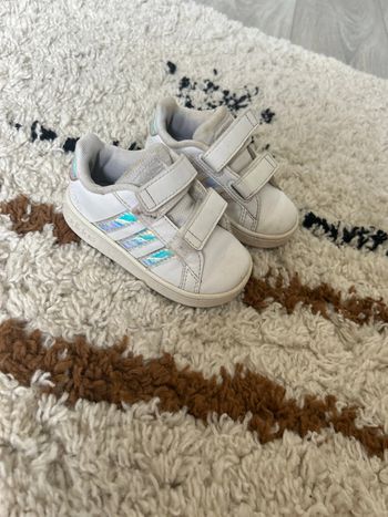 Basket adidas bébé