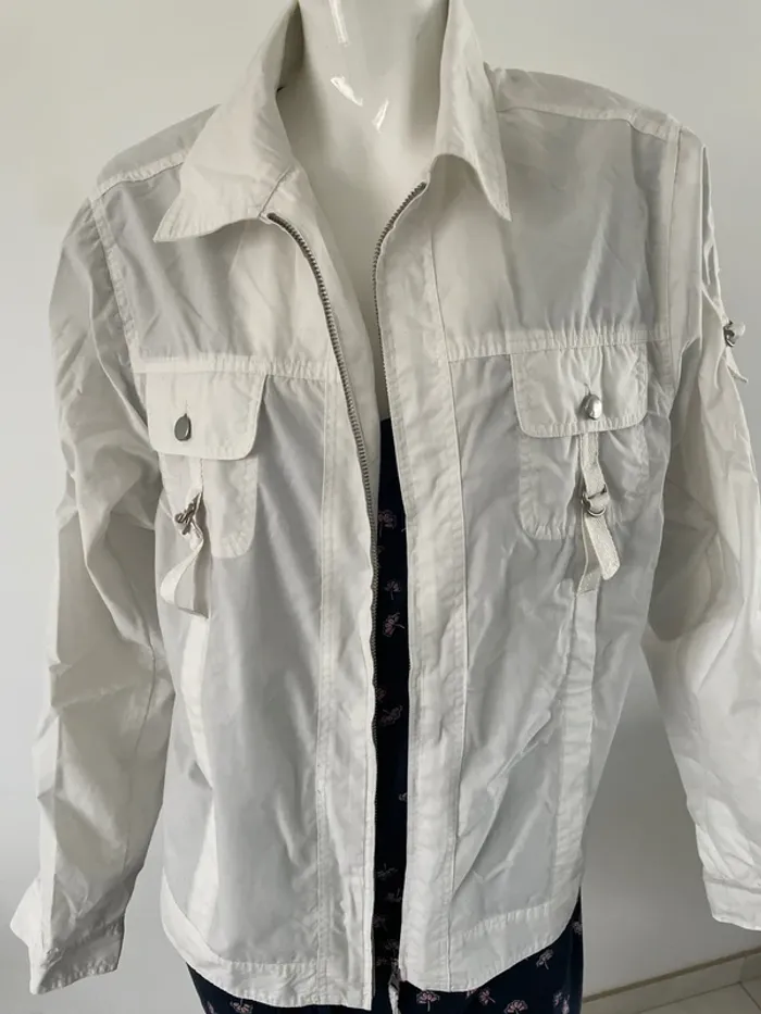 Veste blanche - photo numéro 2