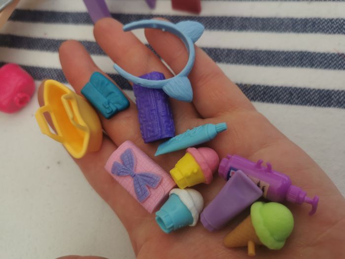 Lot de 17 objets accessoires jouets Barbie et autres poupées. - photo numéro 2