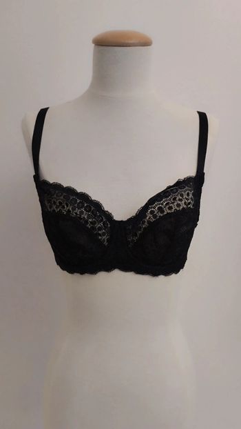 Soutien gorge noir en dentelle avec armatures Primark taille 85F