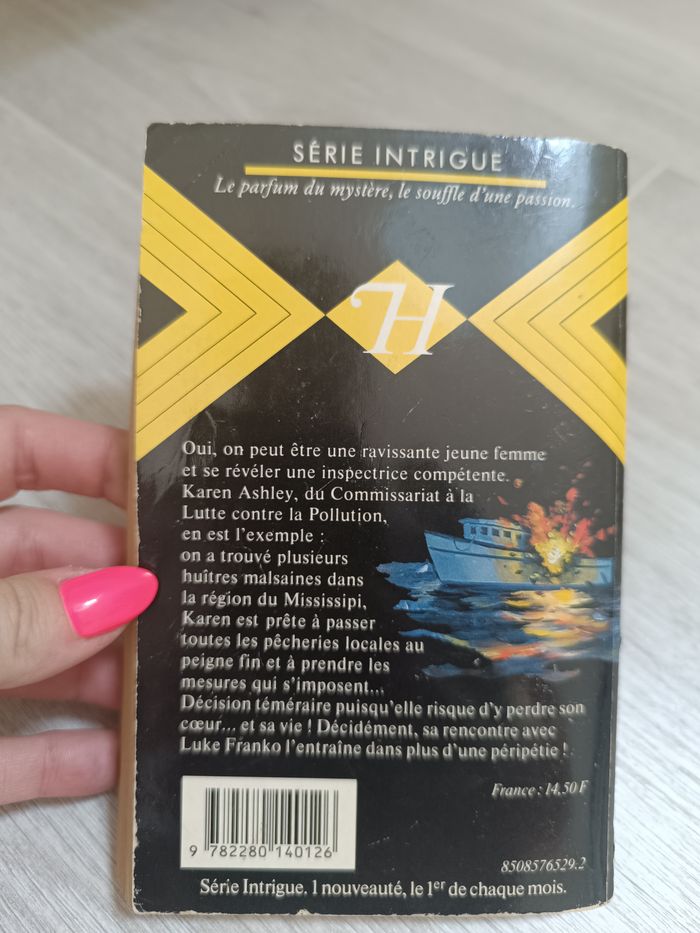 Livre Harlequin série intrigue - photo numéro 2