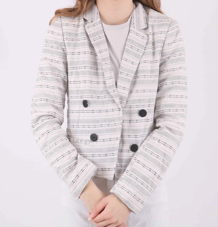 Veste blanche à rayures noires