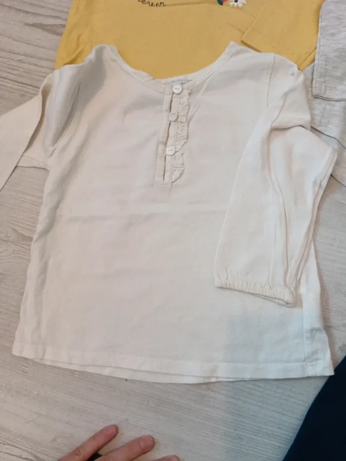 Lot de 4 Tshirt manches longues 12 mois - photo numéro 3