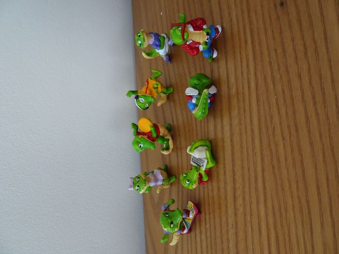 Lot de 8 figurines kinder crocodiles