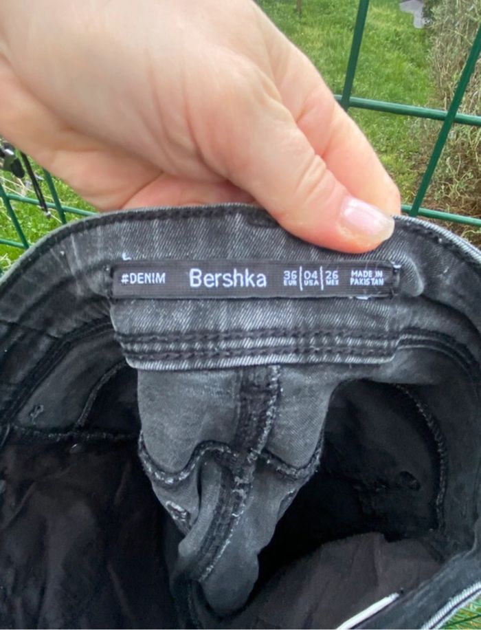 Jeans trouée - photo numéro 3