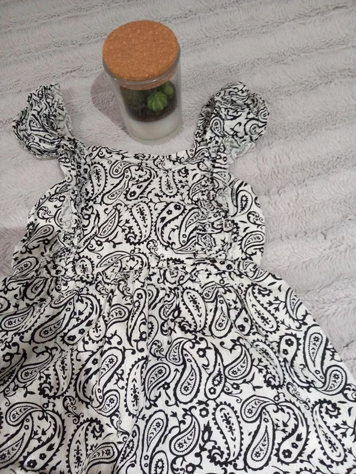 Robe noire et blanche - photo numéro 6