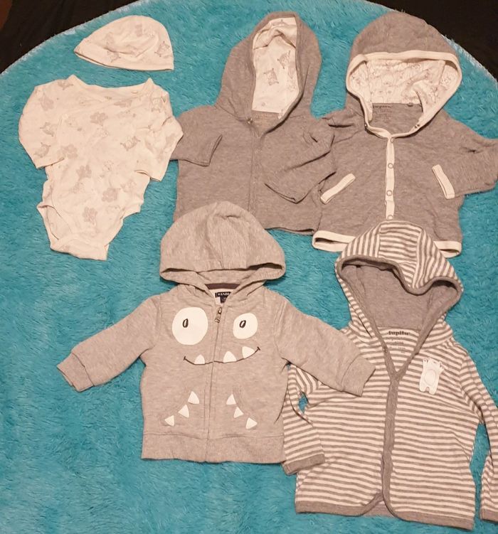 Lot vêtement bébé 2-6 mois