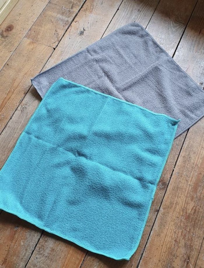 2 chiffons microfibres bleu et gris