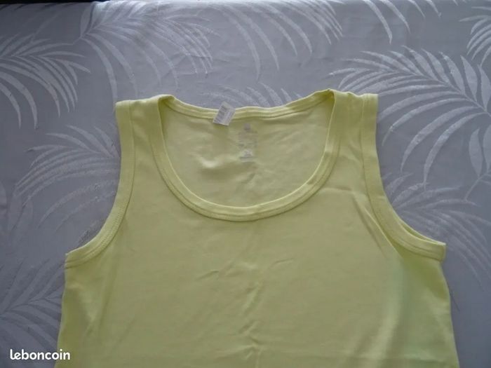 T-shirt sans manches
Débardeur taille 38 - photo numéro 2