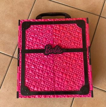Dressing barbie 