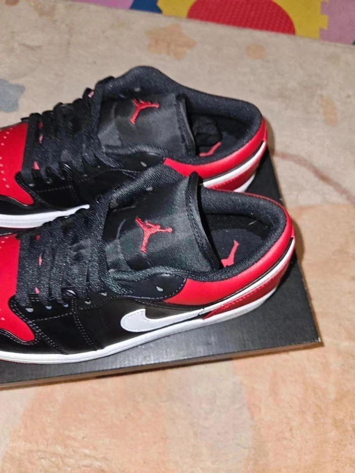Nike Air Jordan 1 low red White black Taille 43 - photo numéro 6