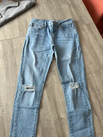 Jean levi’s 710 super skinny taille 29
