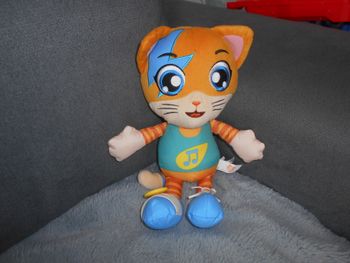 Peluche "Eclair", musicale, 44 chats à 0,50 EURO