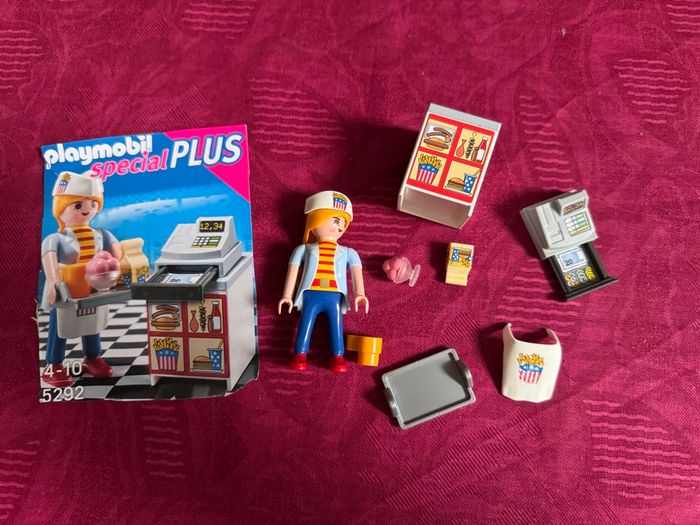 Playmobil Special Plus - Serveuse avec Caisse Enregistreuse 5292 - photo numéro 2