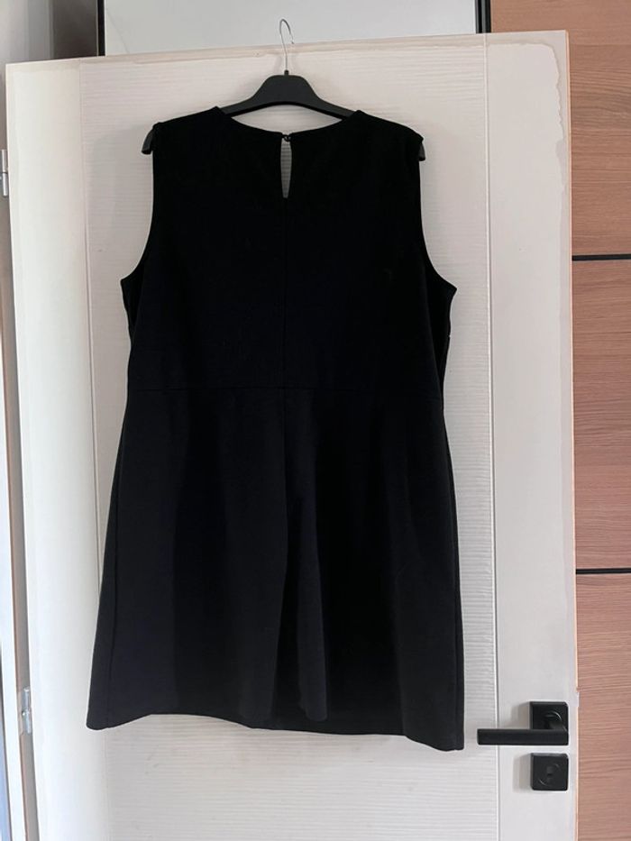 Robe noir - photo numéro 6