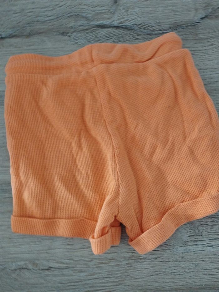 Short orange - photo numéro 2