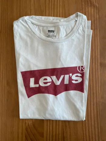 T-shirt levis