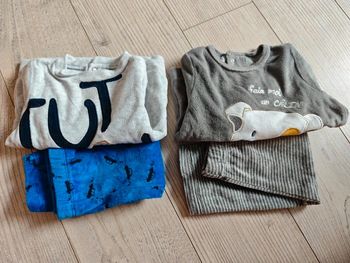 2 pyjamas velours 12 mois