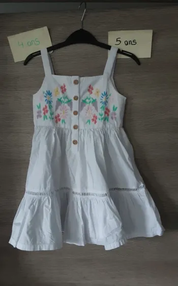 Robe 4/5 ans