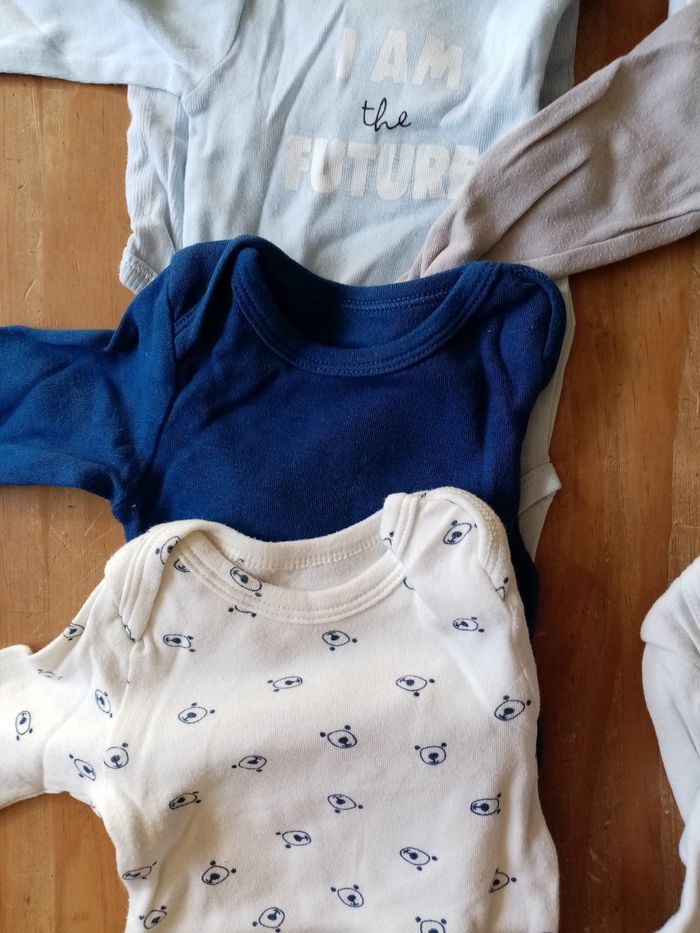 Lot 10 bodies 3 mois - photo numéro 2